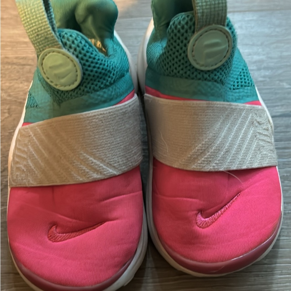 Nike toddler sneakers